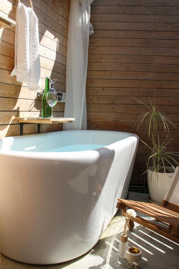 Villa 173 On The Island: Private Enoshima Near Nakamise Street Fujisawa